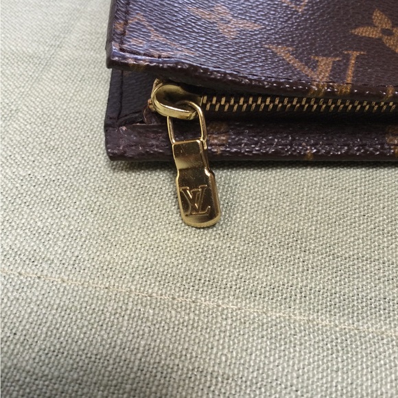 LOUIS VUITTON TOILETRY 15 POUCH - Picture 5 of 9